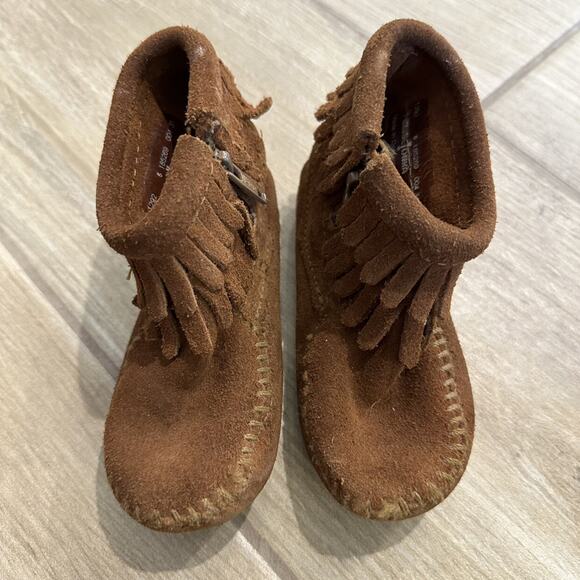 Minnetonka Brown Double Fringe Side Zip Boots - Picture 2 of 9